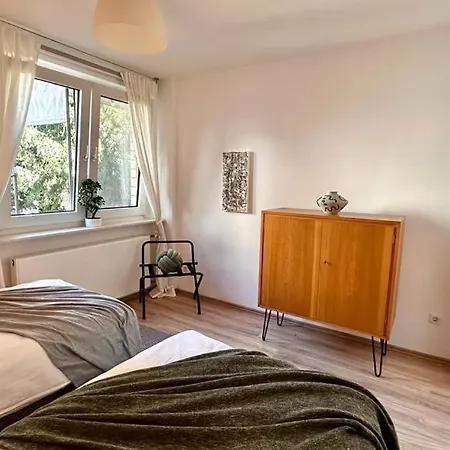 Business Suites-fair-balcony's-uniklinik - For 8 Appartamento *